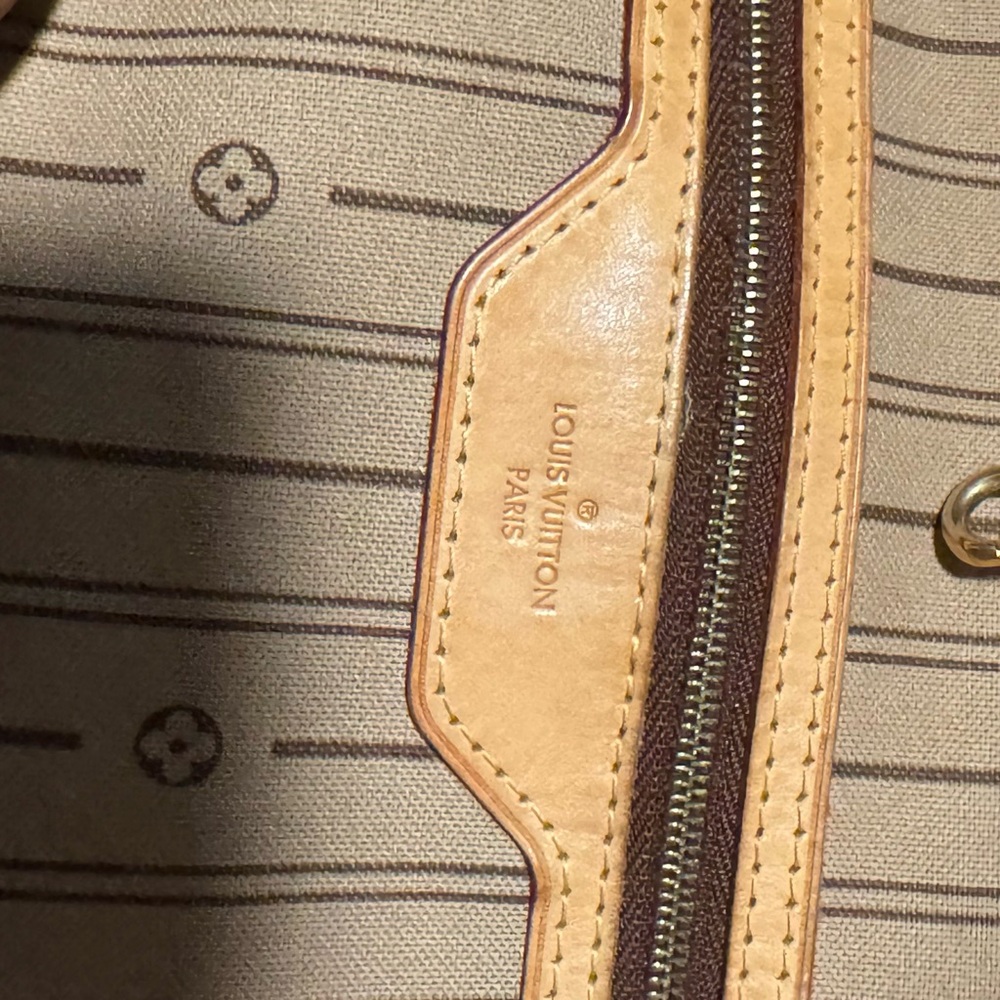 Authentic Louis Vuitton Brown Delightful PM Monogram Women's Hobo Tote. - Picture 12 of 14